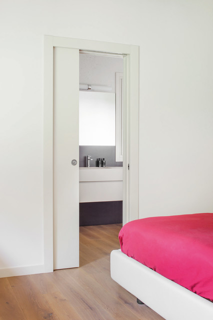 une chambre avec salle de bain privative et porte coulissante - Moderne -  Chambre - Brest - par Eclisse | Houzz