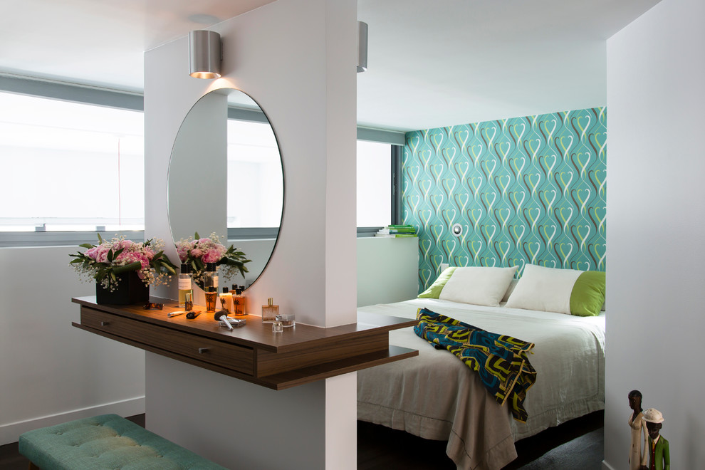 Bedroom - contemporary bedroom idea in Paris with multicolored walls