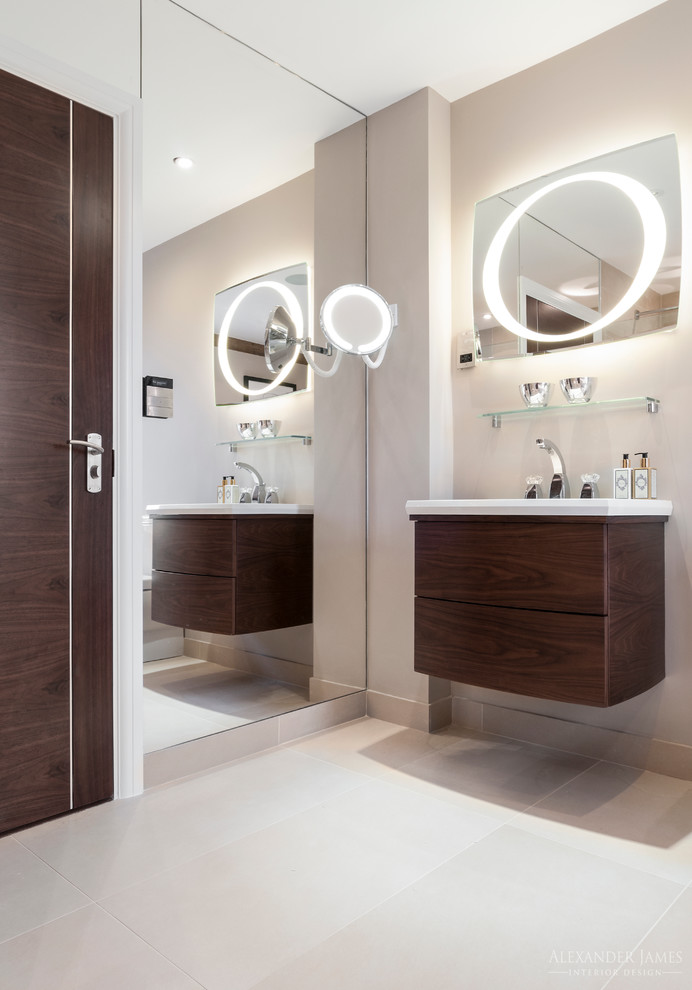 Photo of a contemporary cloakroom in Berkshire.
