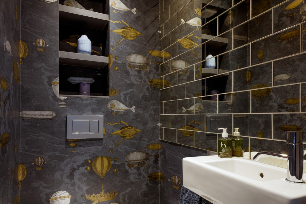 Esempio di un piccolo bagno di servizio classico con WC sospeso, piastrelle in ceramica, pareti multicolore e lavabo sospeso