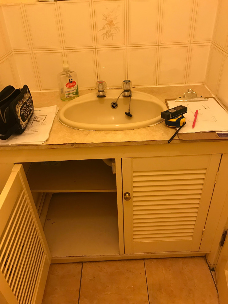 Immagine di un bagno di servizio contemporaneo di medie dimensioni