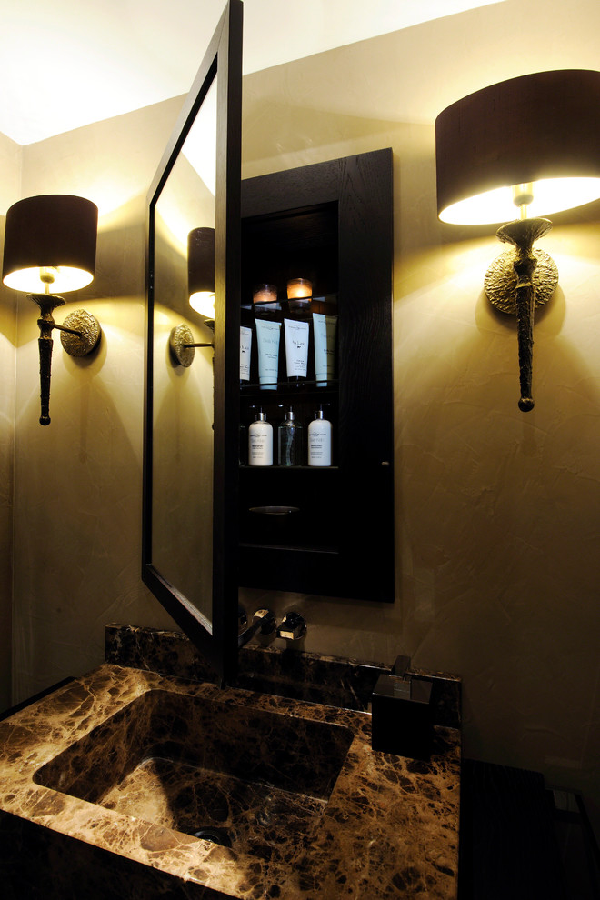 チェシャーにあるコンテンポラリースタイルのおしゃれなトイレ・洗面所の写真
