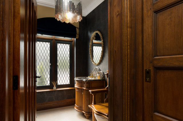 toaleta Lindenwood-manor-bathroom-with-throne-toilet-collett-custom-homes-img~4a4198e70da48343_4-6248-1-7ec78f0
