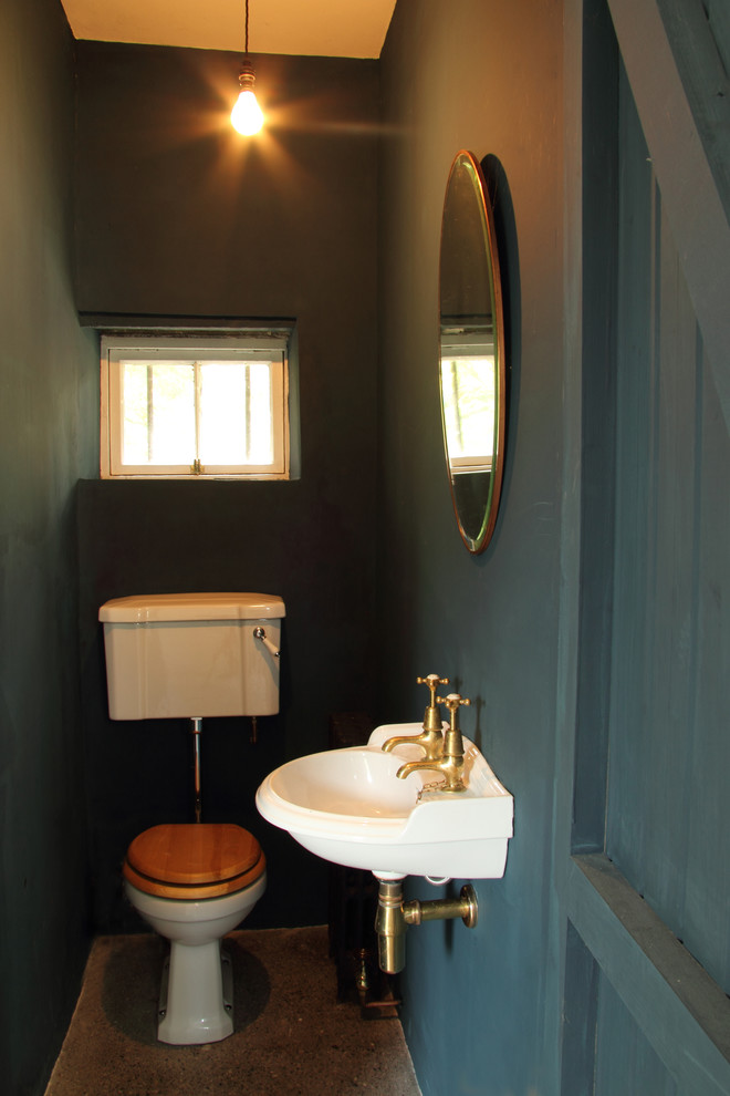 Exempel på ett rustikt toalett