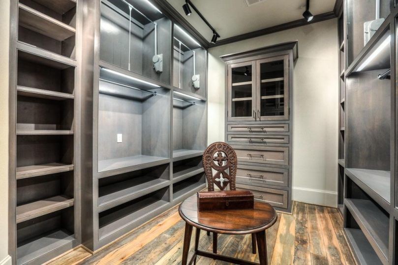 Example of a mountain style closet design in Houston