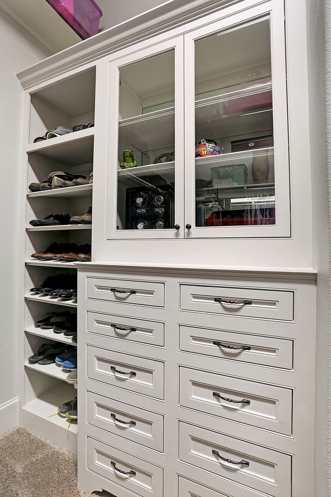 Example of a large trendy gender-neutral carpeted and beige floor walk-in closet design in Houston with beaded inset cabinets and white cabinets
