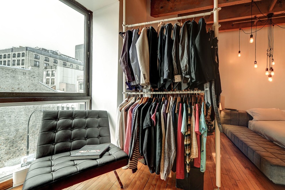 Inspiration for a modern wardrobe in Montreal.