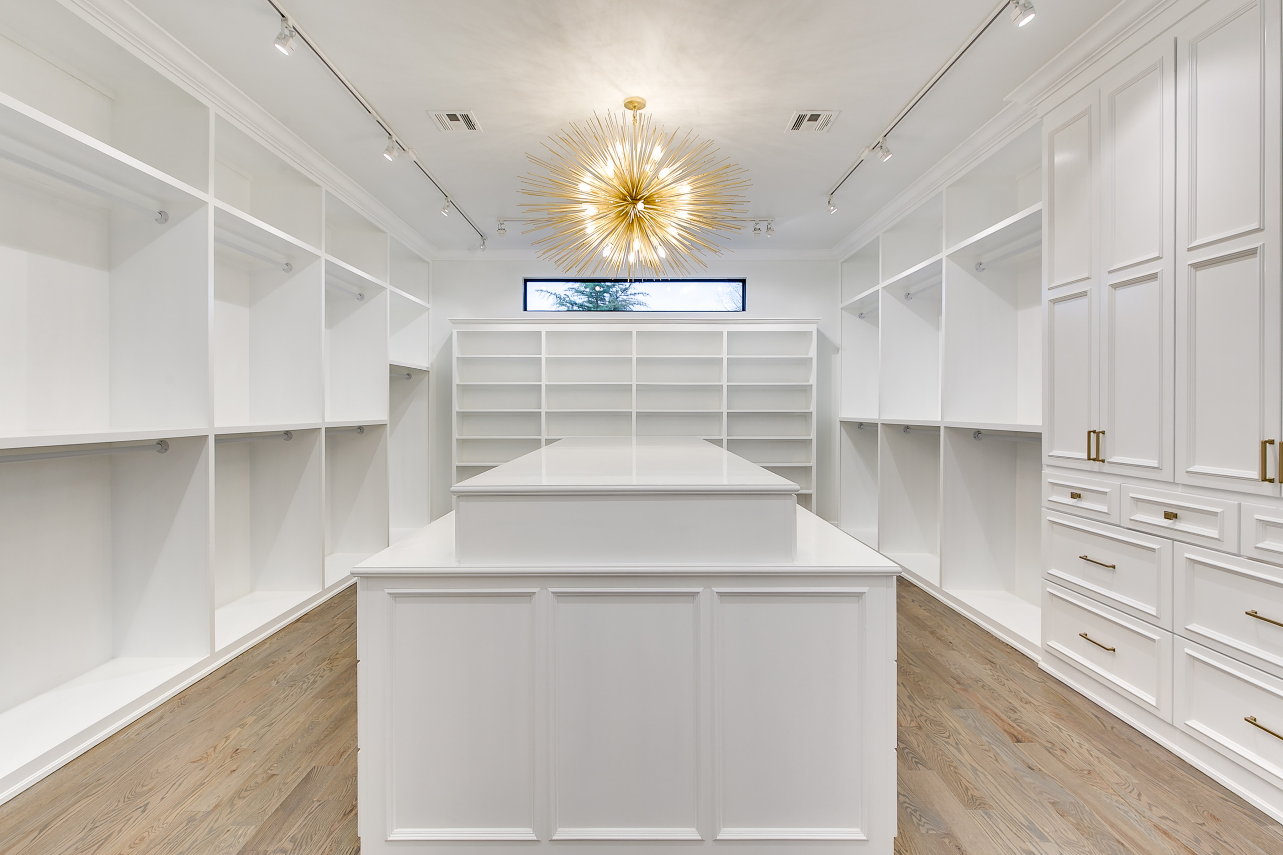 Luxury Walk-in Closets No Longer a Luxury — Platinum Kitchen Designs