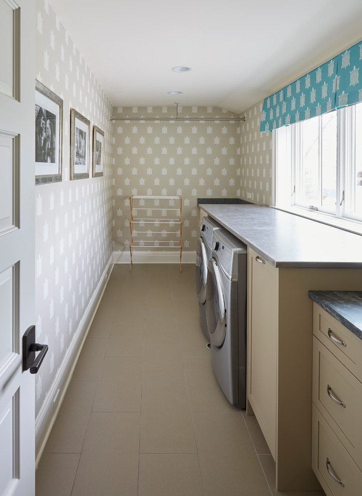 Imagen de lavadero romántico de tamaño medio con armarios con paneles con relieve, puertas de armario beige, suelo de baldosas de cerámica y suelo beige