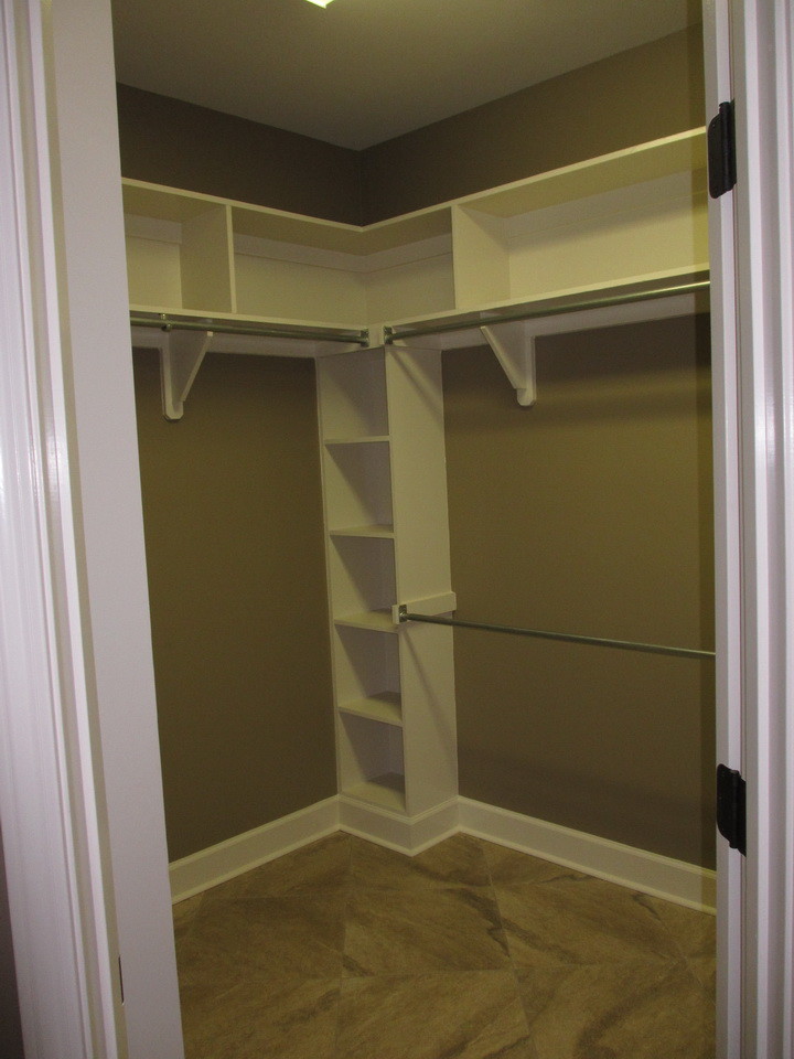 Example of a minimalist closet design in Little Rock