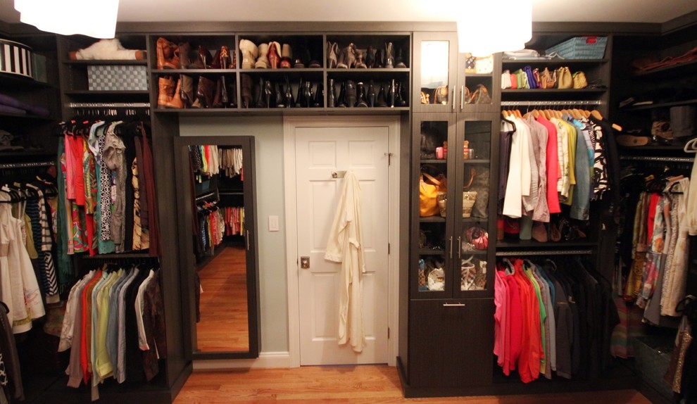 Example of a transitional closet design in DC Metro