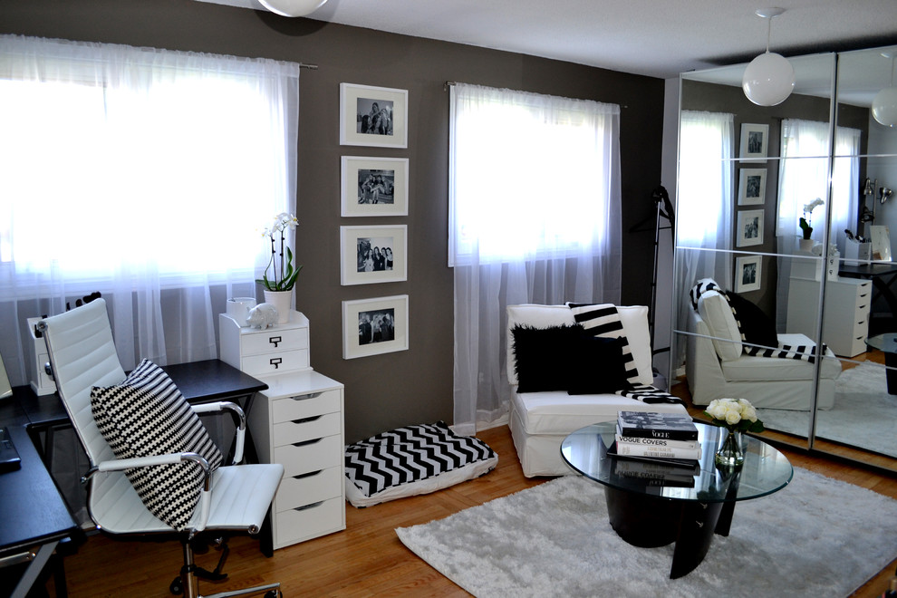 Black & White Dressing Room/Office Space Modern Closet Ottawa