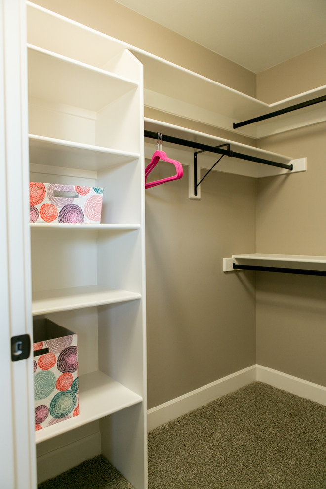 Example of a classic closet design in Seattle