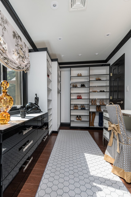 Chanel Inspired Dressing Room トランジショナル クローゼット ニューヨーク Grunberger Interiors Houzz ハウズ