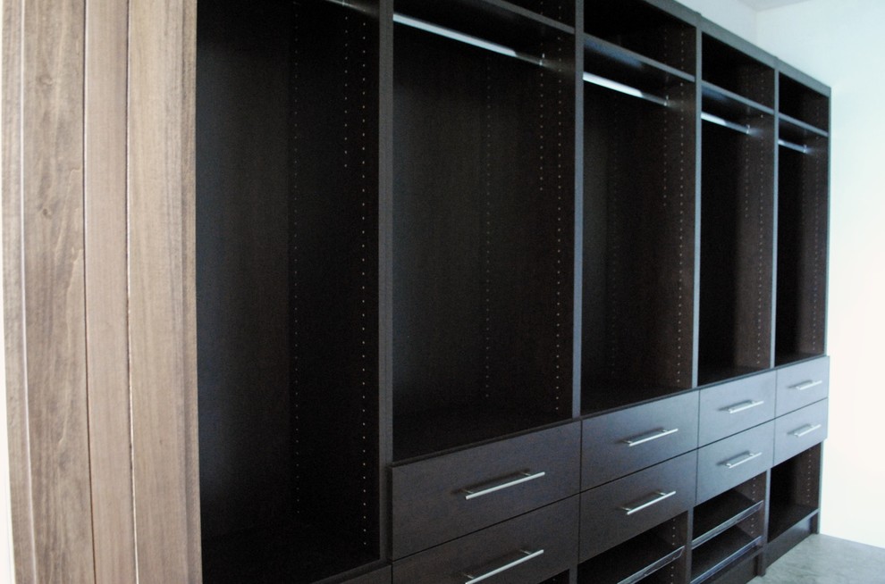 Chocolate Pear closet designs Modern Closet Hawaii by THE MAUI