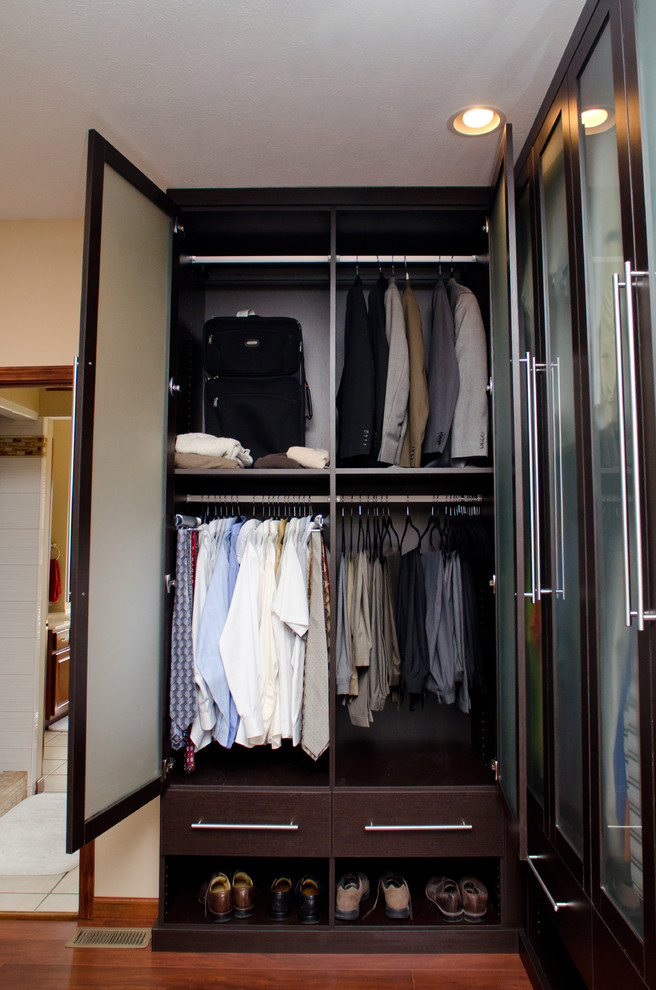 Inspiration for a modern closet remodel in Indianapolis
