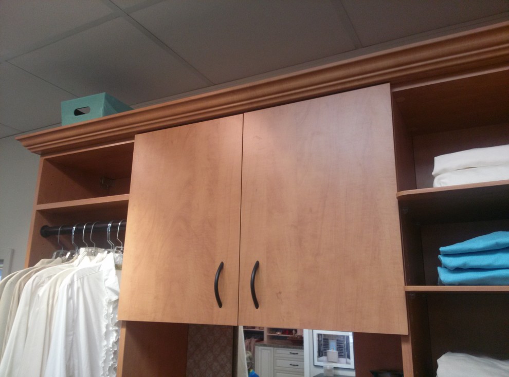Example of a trendy closet design in St Louis