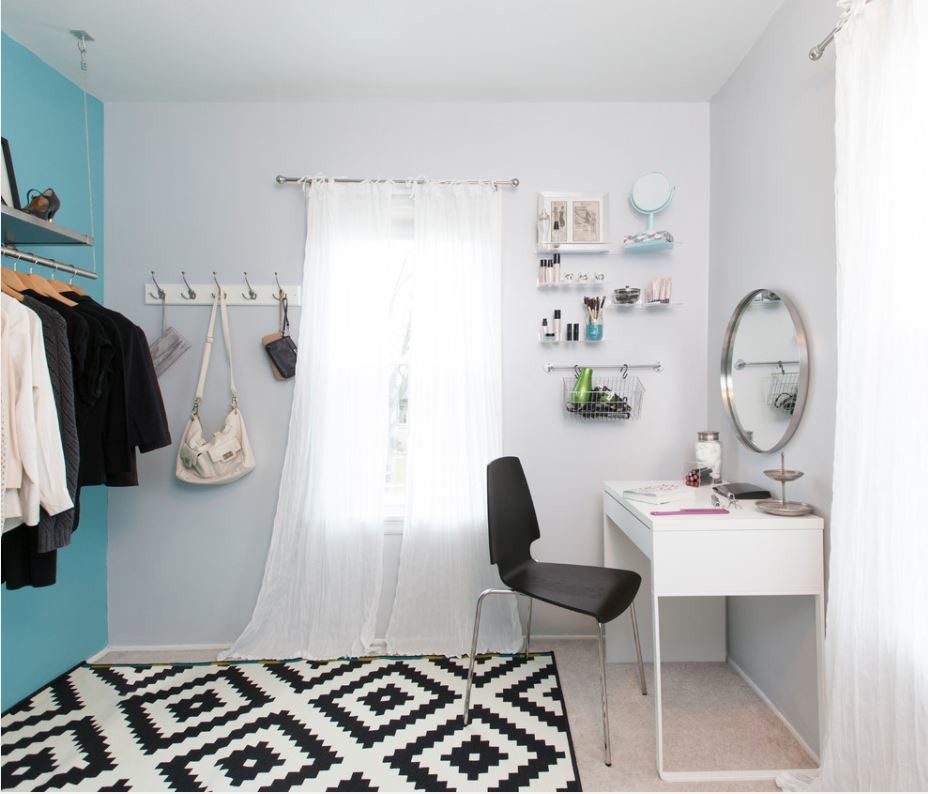 Inspiration for a mid-sized contemporary carpeted dressing room remodel