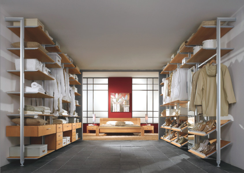 Closet - modern closet idea in New York