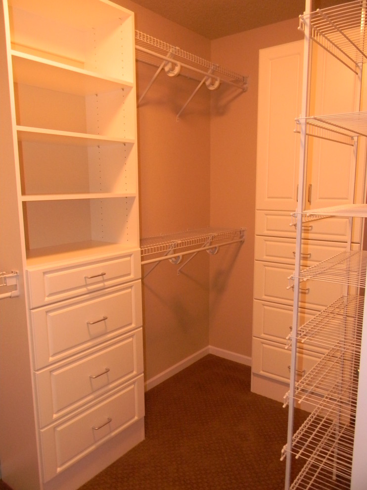 Example of a classic closet design in Minneapolis