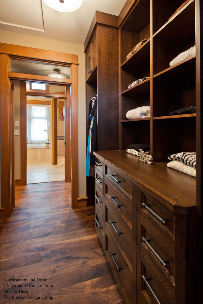 Design ideas for a traditional wardrobe in Vancouver.