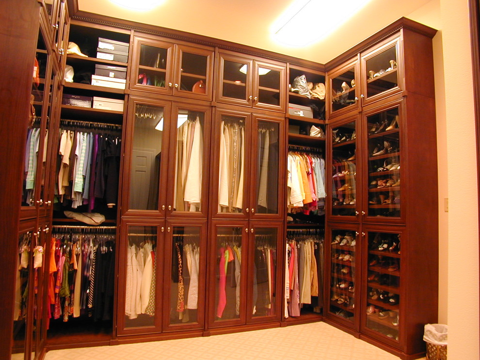 Example of a classic closet design in Houston