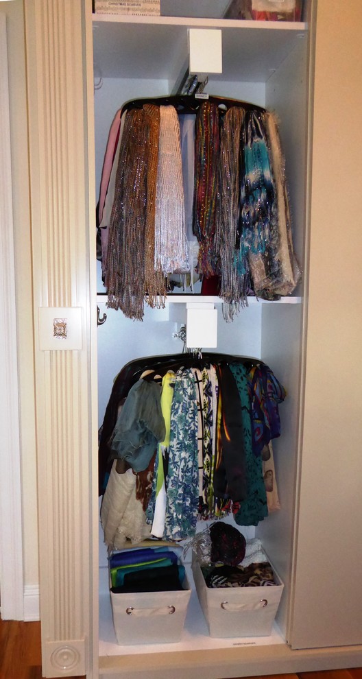 Foto de armario y vestidor actual de tamaño medio