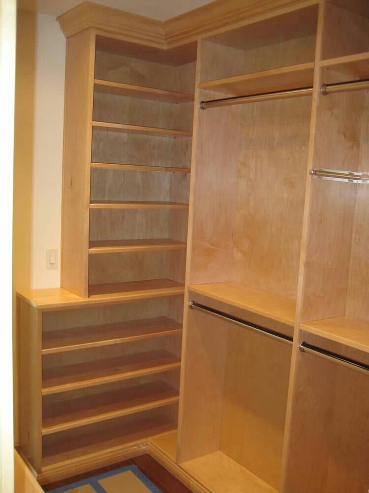 Inspiration for a craftsman closet remodel in Los Angeles