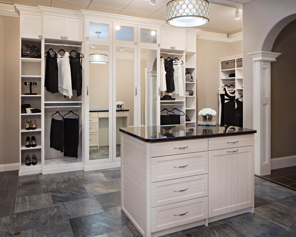 На фото: огромная гардеробная комната в стиле шебби-шик с фасадами в стиле шейкер, белыми фасадами, полом из керамической плитки и серым полом для женщин