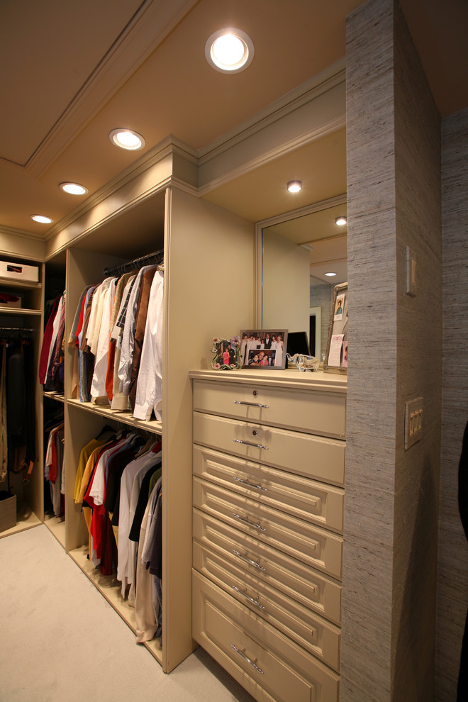 Пример оригинального дизайна: гардеробная комната в современном стиле