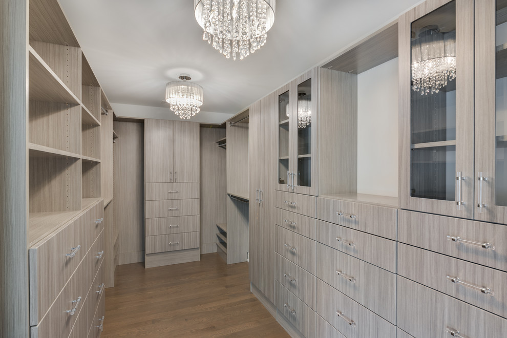Example of a transitional closet design in Chicago