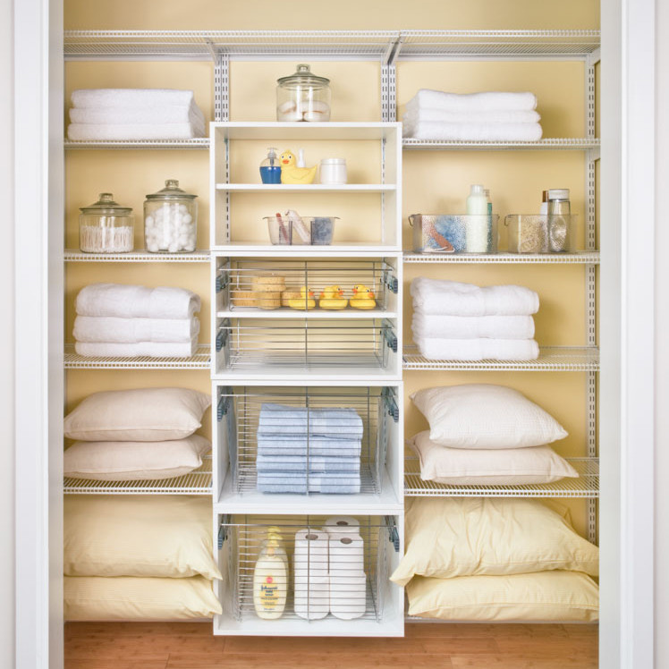 Custom Linen Closet Armoire et Dressing Détroit par OrganizeIt