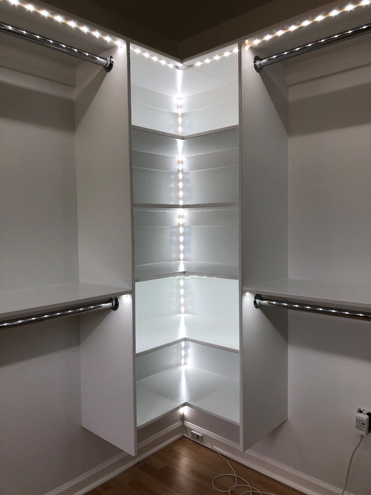 Example of a minimalist closet design in Raleigh