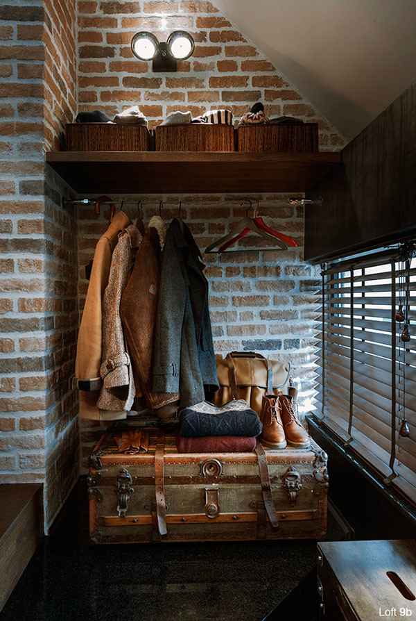 Источник вдохновения для домашнего уюта: маленькая гардеробная комната в стиле лофт с открытыми фасадами для на участке и в саду, мужчин