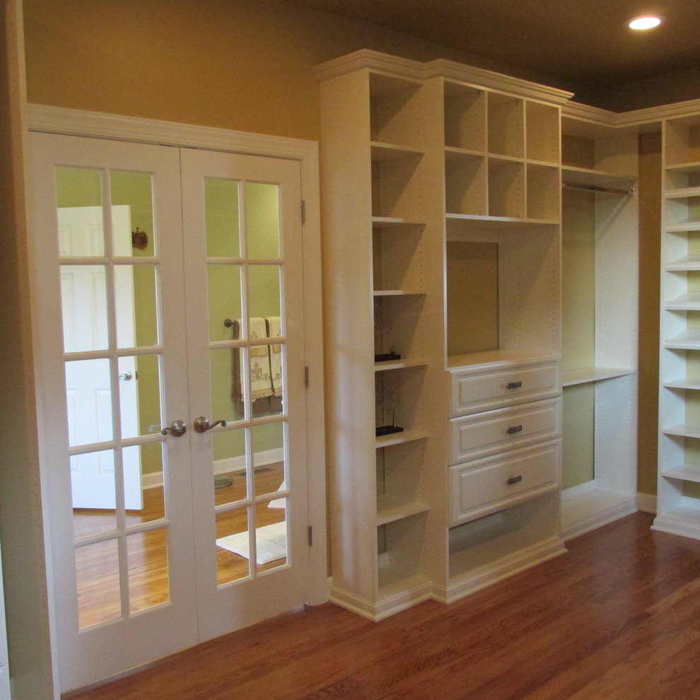 Example of a country closet design in Nashville