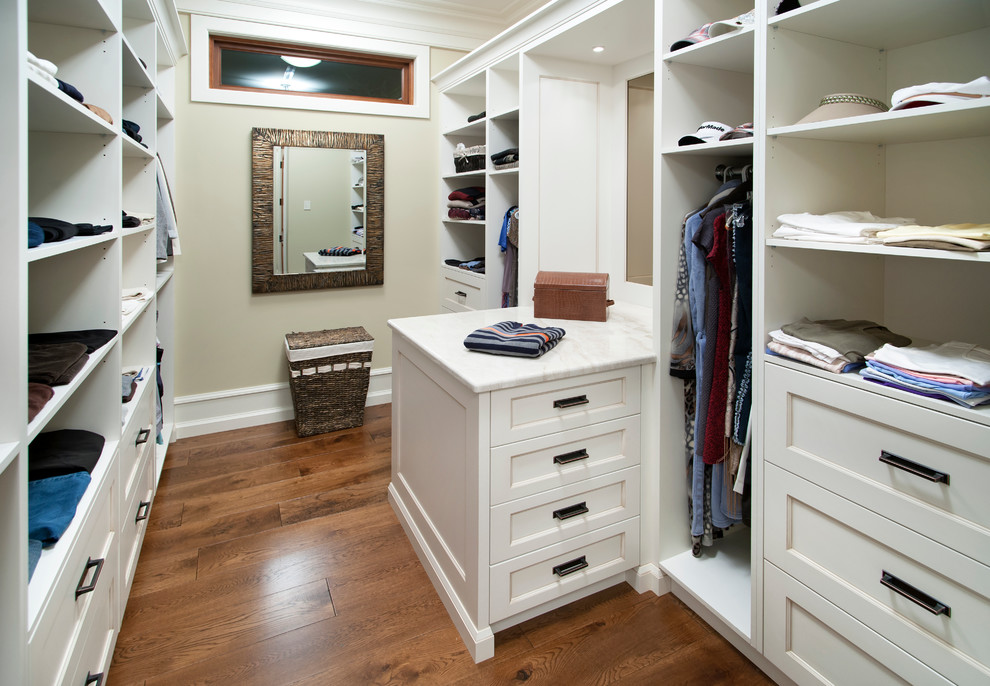 Design ideas for a traditional wardrobe in Vancouver.