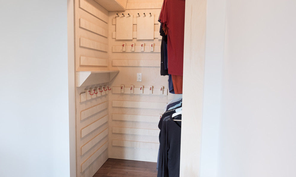French cleat system in a closet Modern Closet Montreal by Karel