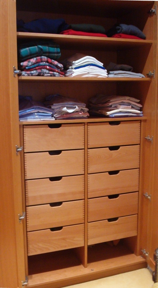 This is an example of a contemporary wardrobe in Dublin.