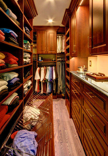 https://st.hzcdn.com/simgs/pictures/closets/gorgeous-custom-walk-in-closet-in-shiraz-cherry-finish-built-rite-closets-img~4331881909c28ea1_4-8895-1-ac6c966.jpg