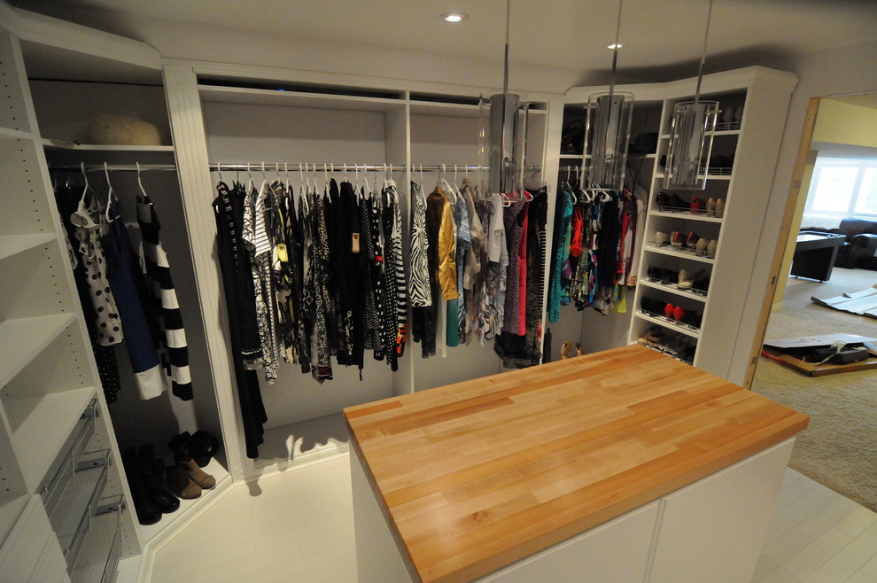 Photo of a contemporary wardrobe in Toronto.