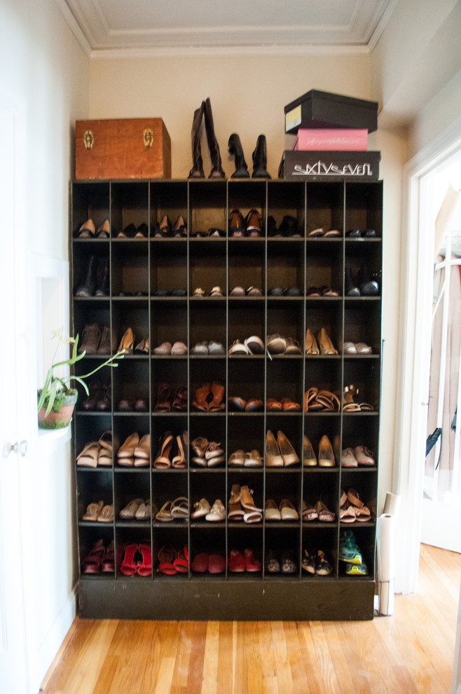 Example of a small eclectic closet design in Los Angeles