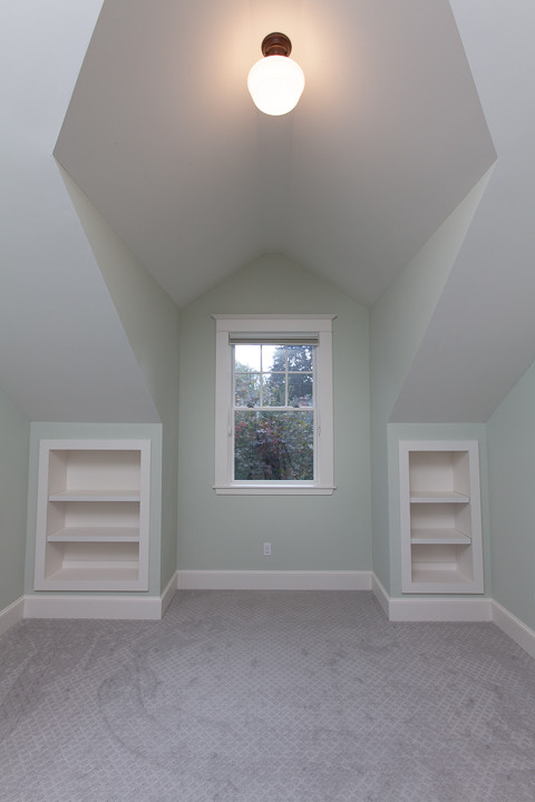 Inspiration for a large transitional gender-neutral carpeted and gray floor walk-in closet remodel in Orange County