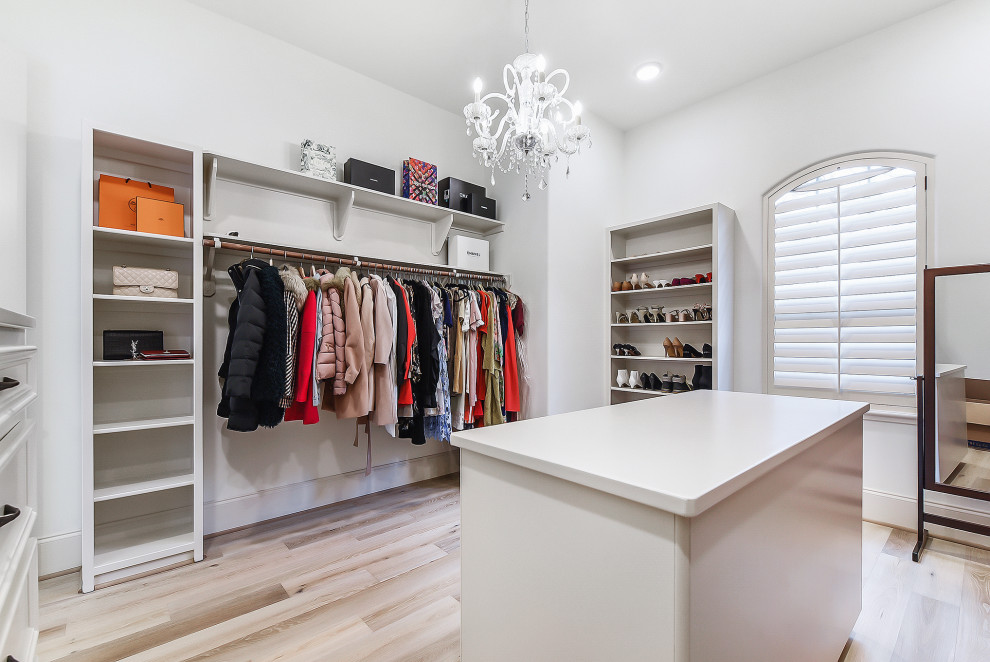 Photo of a modern wardrobe in Houston.