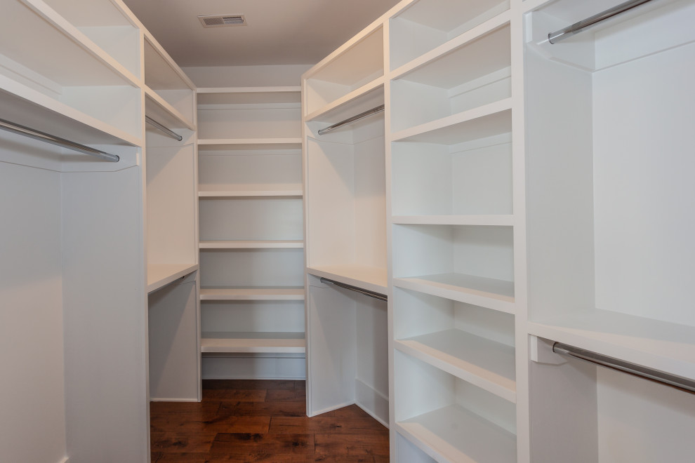 Example of a country closet design in Charleston