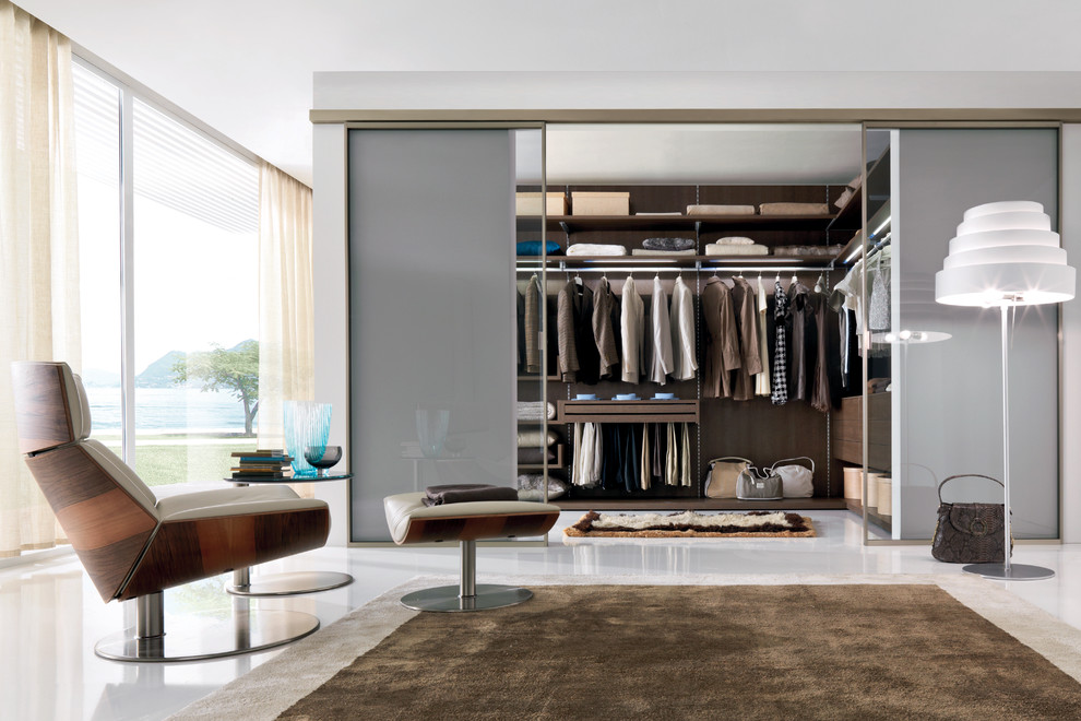 This is an example of a modern wardrobe in Miami.