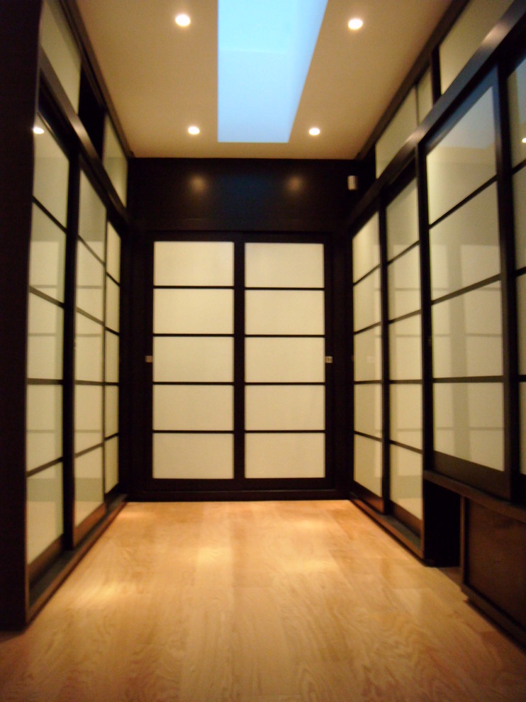 Inspiration for an asian closet remodel in Mexico City