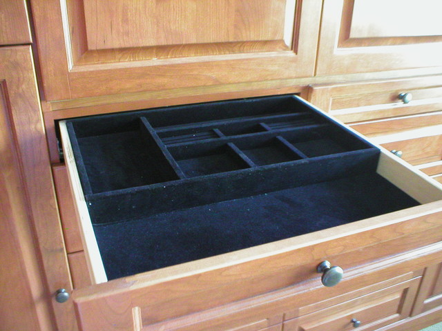https://st.hzcdn.com/simgs/pictures/closets/jewlery-tray-velvet-lined-drawer-custombuilt-ins-com-cfm-company-inc-img~8a2191a5009fc9a5_4-5336-1-8b46898.jpg