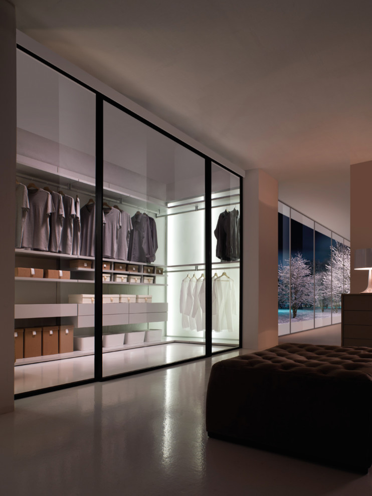 Immagine di una cabina armadio unisex minimalista di medie dimensioni con ante lisce, ante grigie e pavimento in linoleum
