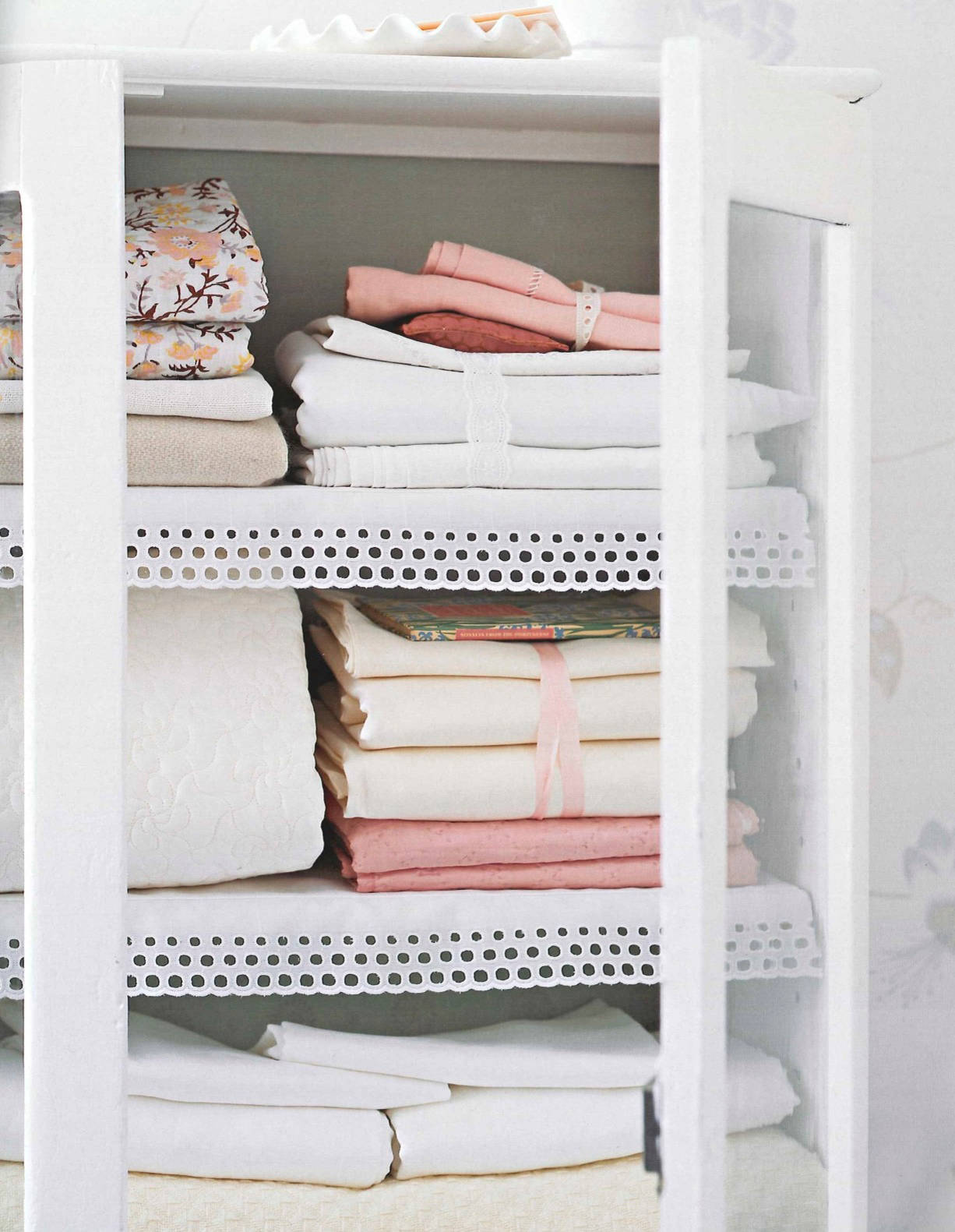 Housekeeping Clever Ideas to Bring Order to Your Linen Cupboard ...