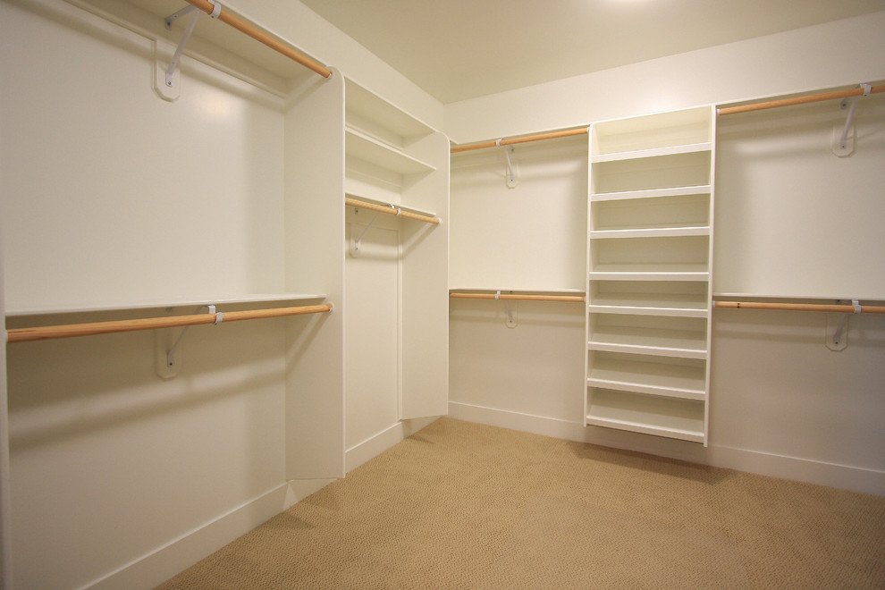 Example of a trendy closet design in Los Angeles